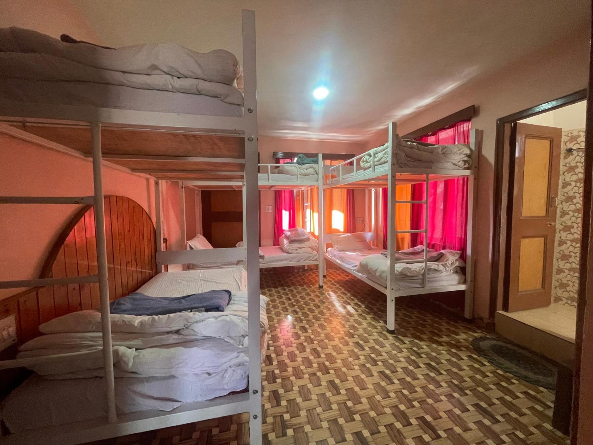 La Voglia-Old Manali Hostel - Manali (Himachal Pradesh) — Photos 1